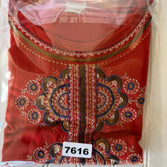 Chico’s Size M Burnt Orange Embroidered Sequined Pullover top size M - Picture 9 of 9